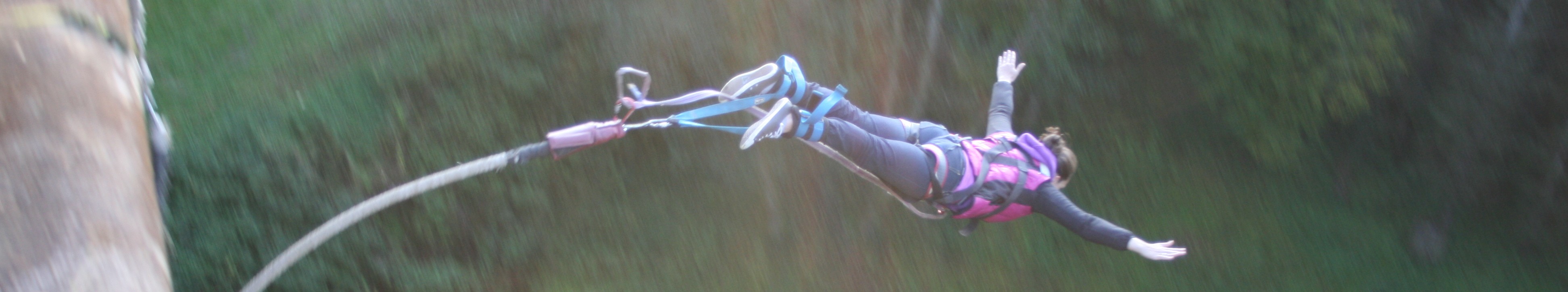Saut à l'élastique.